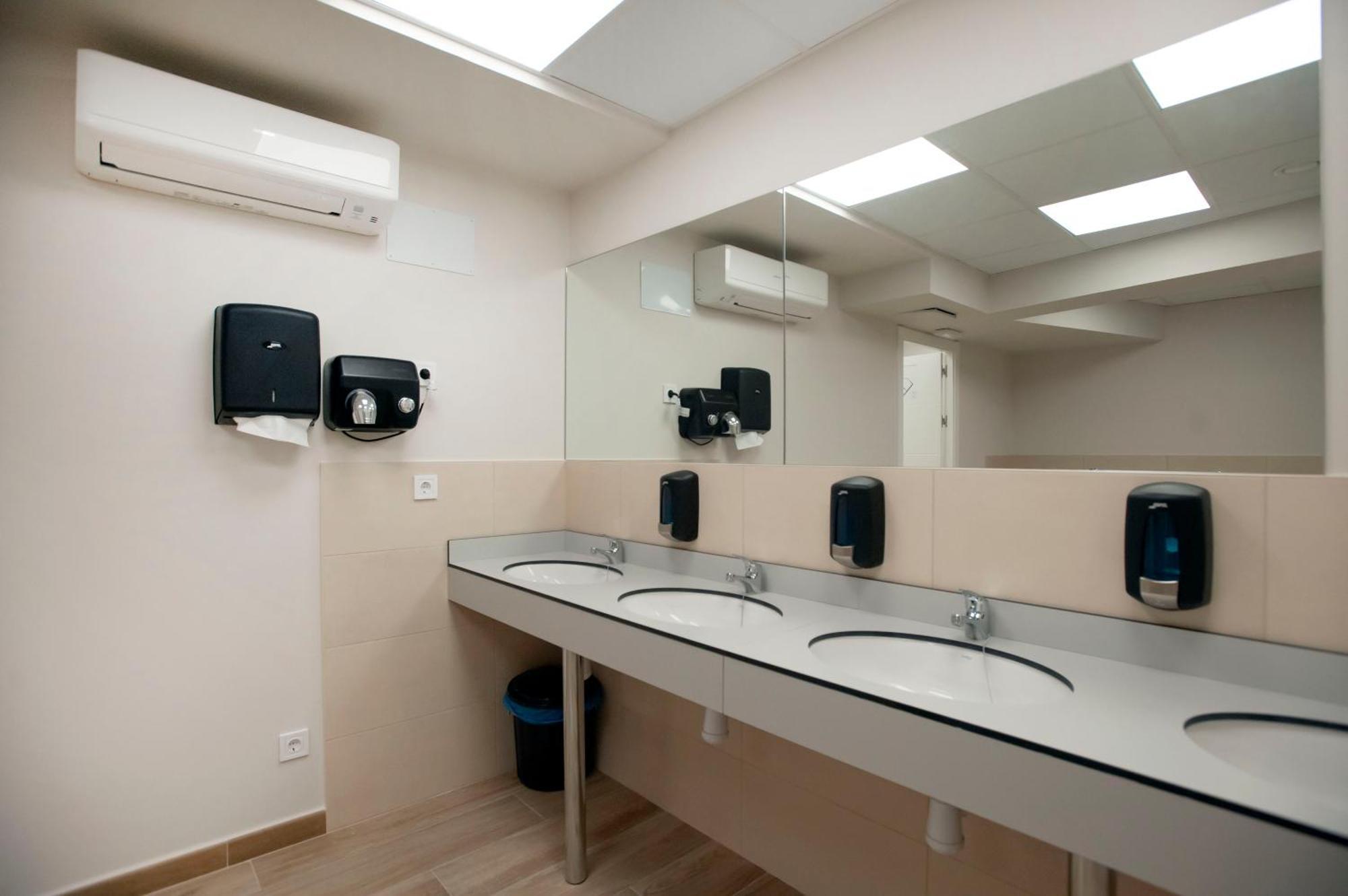 Hostel Dos Estaciones - Free Towels, Coffee & Tea, Remote Check-In Alicante Exterior photo