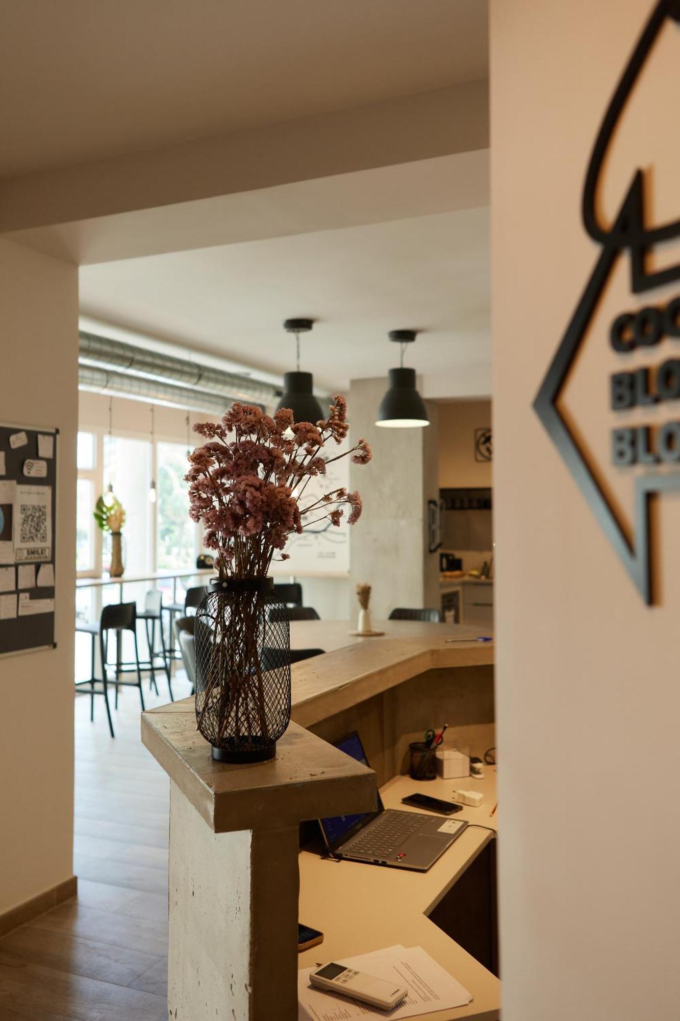 Hostel Dos Estaciones - Free Towels, Coffee & Tea, Remote Check-In Alicante Exterior photo