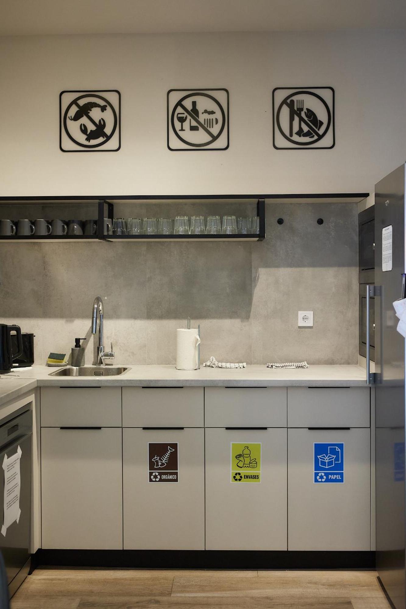 Hostel Dos Estaciones - Free Towels, Coffee & Tea, Remote Check-In Alicante Exterior photo
