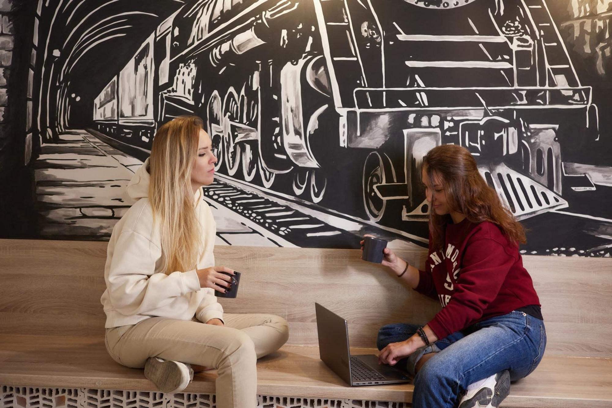 Hostel Dos Estaciones - Free Towels, Coffee & Tea, Remote Check-In Alicante Exterior photo
