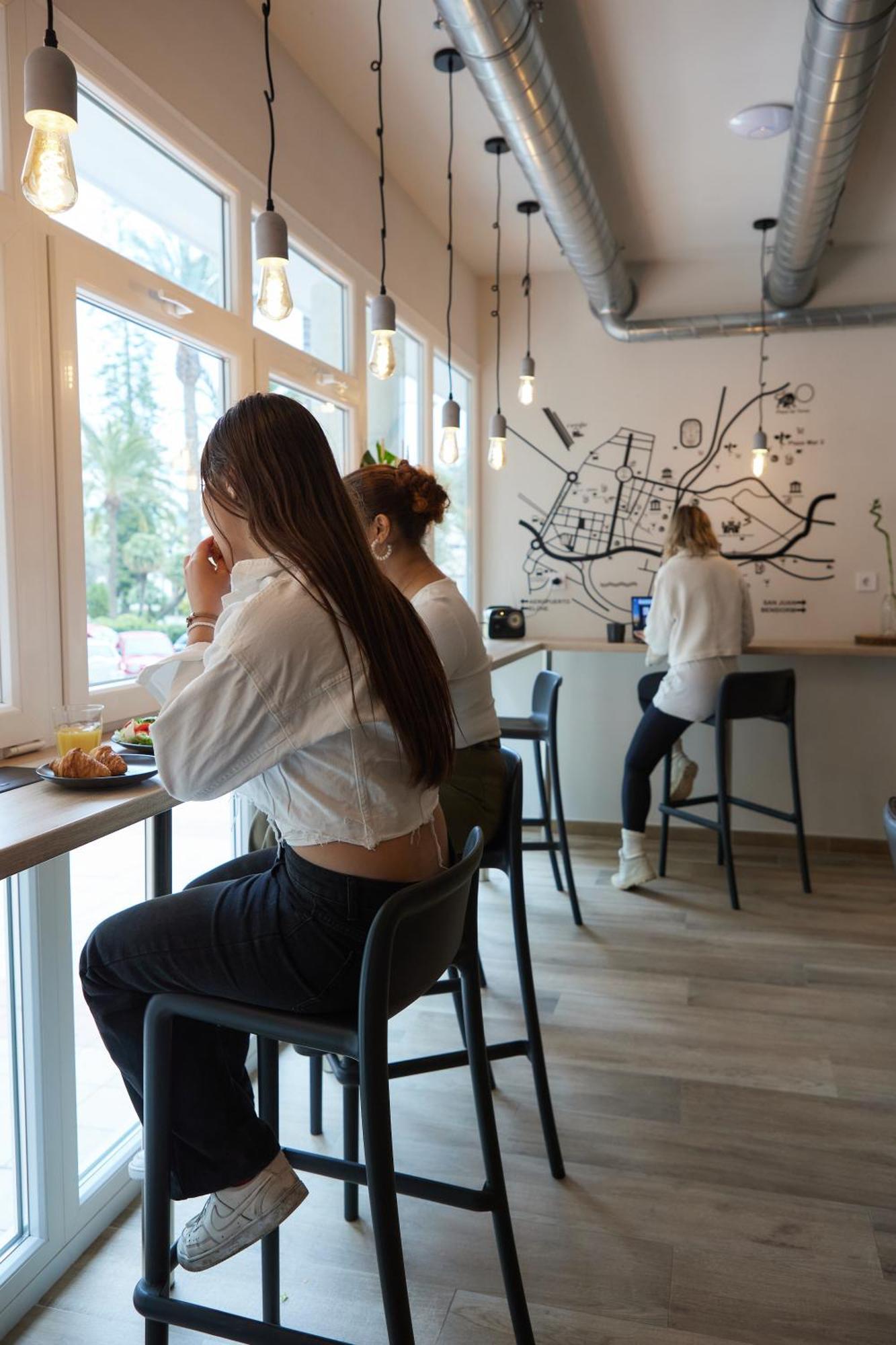 Hostel Dos Estaciones - Free Towels, Coffee & Tea, Remote Check-In Alicante Exterior photo
